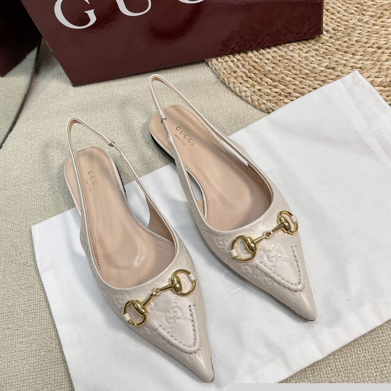 G*u*i sandals